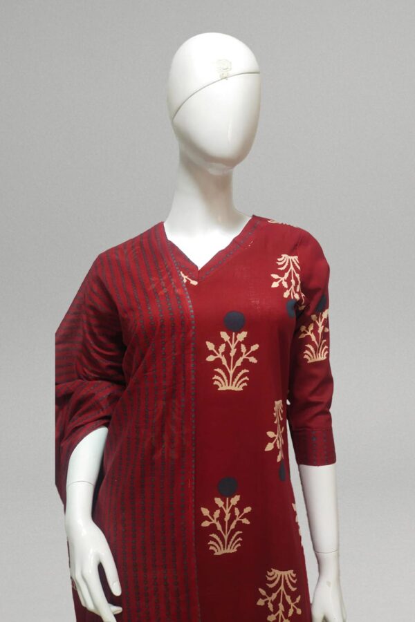 Elevate your festive wardrobe with this maroon kurti set featuring intricate beige floral prints. The kurti is styled with a modern V-neck and paired with matching straight pants that offer both comfort and elegance. Perfect for special occasions or cultural celebrations.